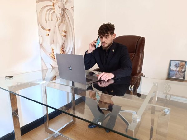 Postări pe LinkedIn fără pauze: soluția EkoGroup vândută de Vlad Augustin pentru branduri care vor consistență și impact